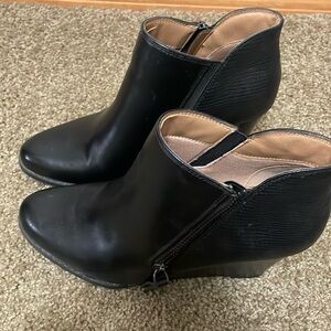 New Direction Sarita black wedge boots. 8M